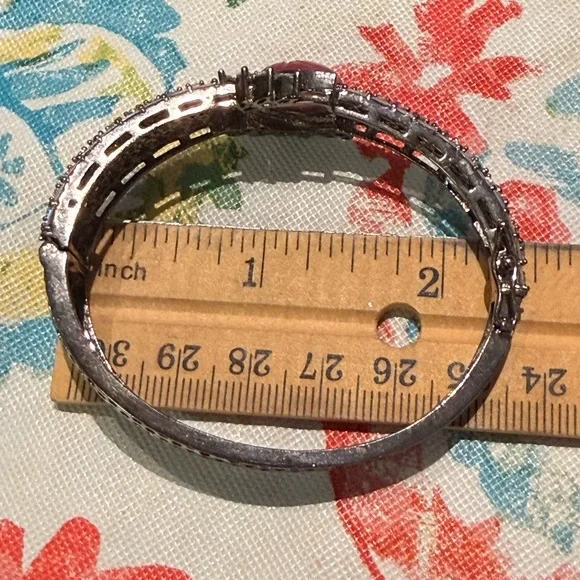 Elegant Multi-Color Carved stone Crystal Bangle Bracelets - Picture 5 of 7